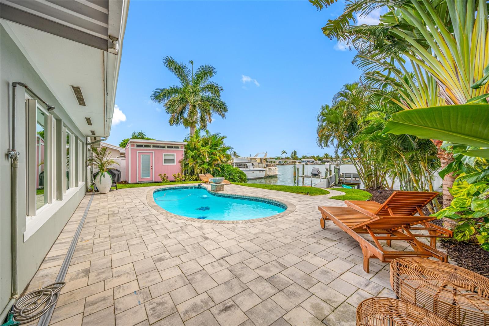 560 79TH ST S, ST PETERSBURG, FL — photo 49