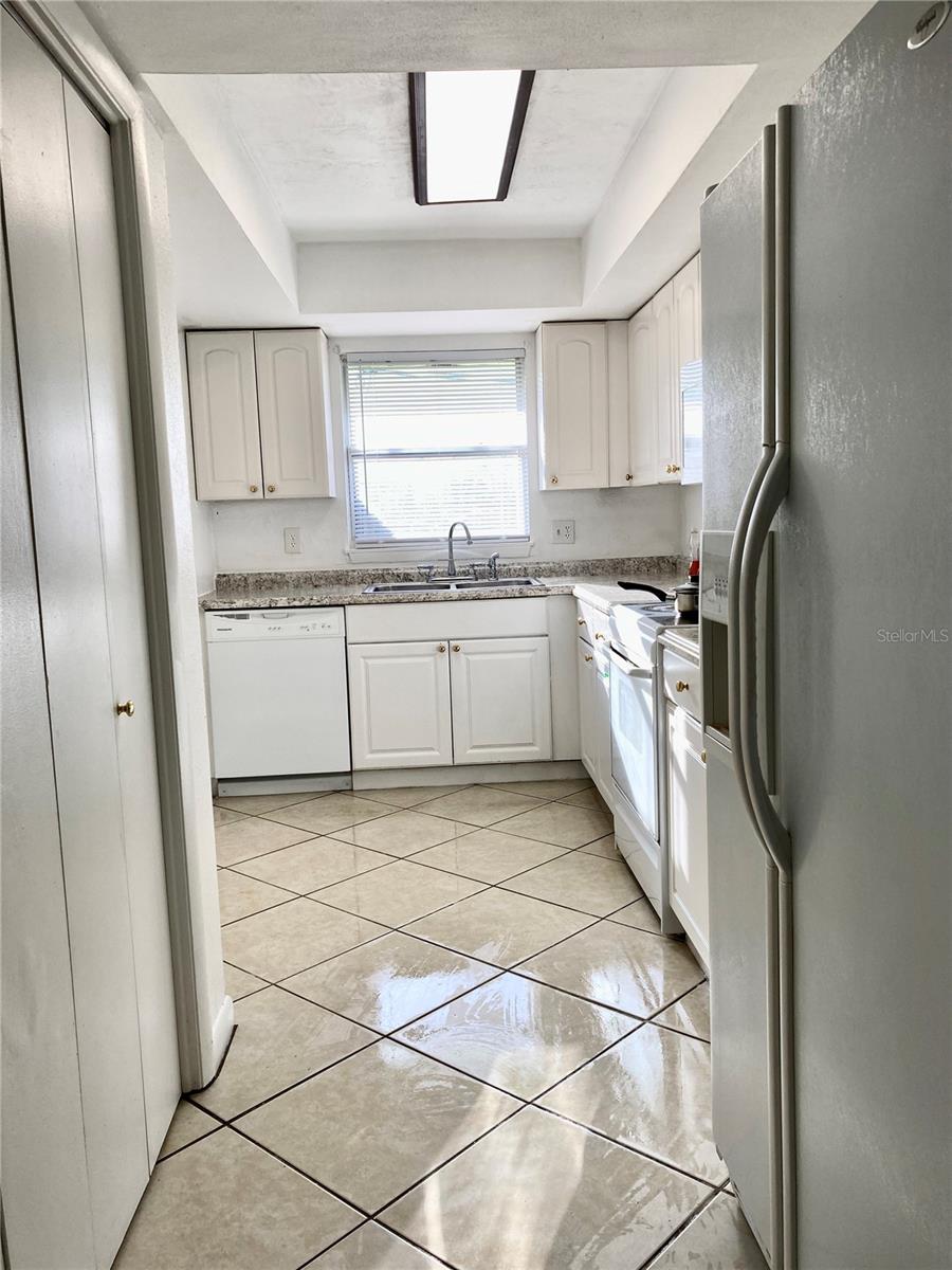 3319 SHERWOOD DR, LARGO, FL — photo 8