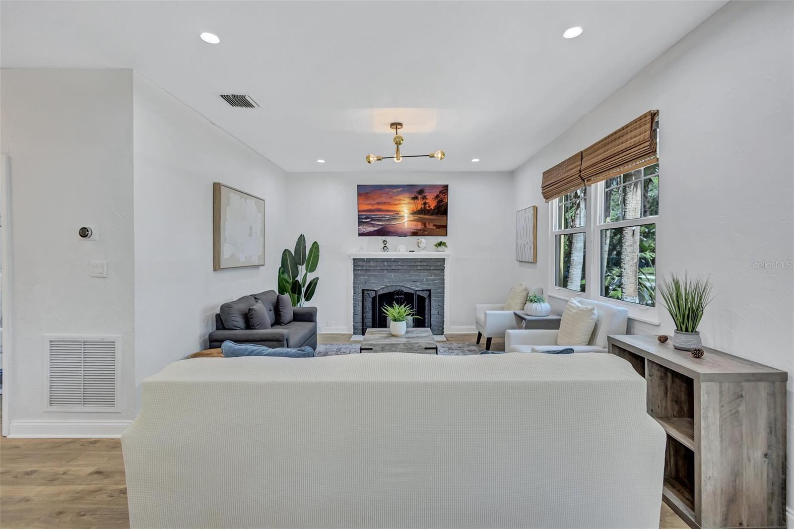 2437 FLOYD ST, SARASOTA, FL — photo 10