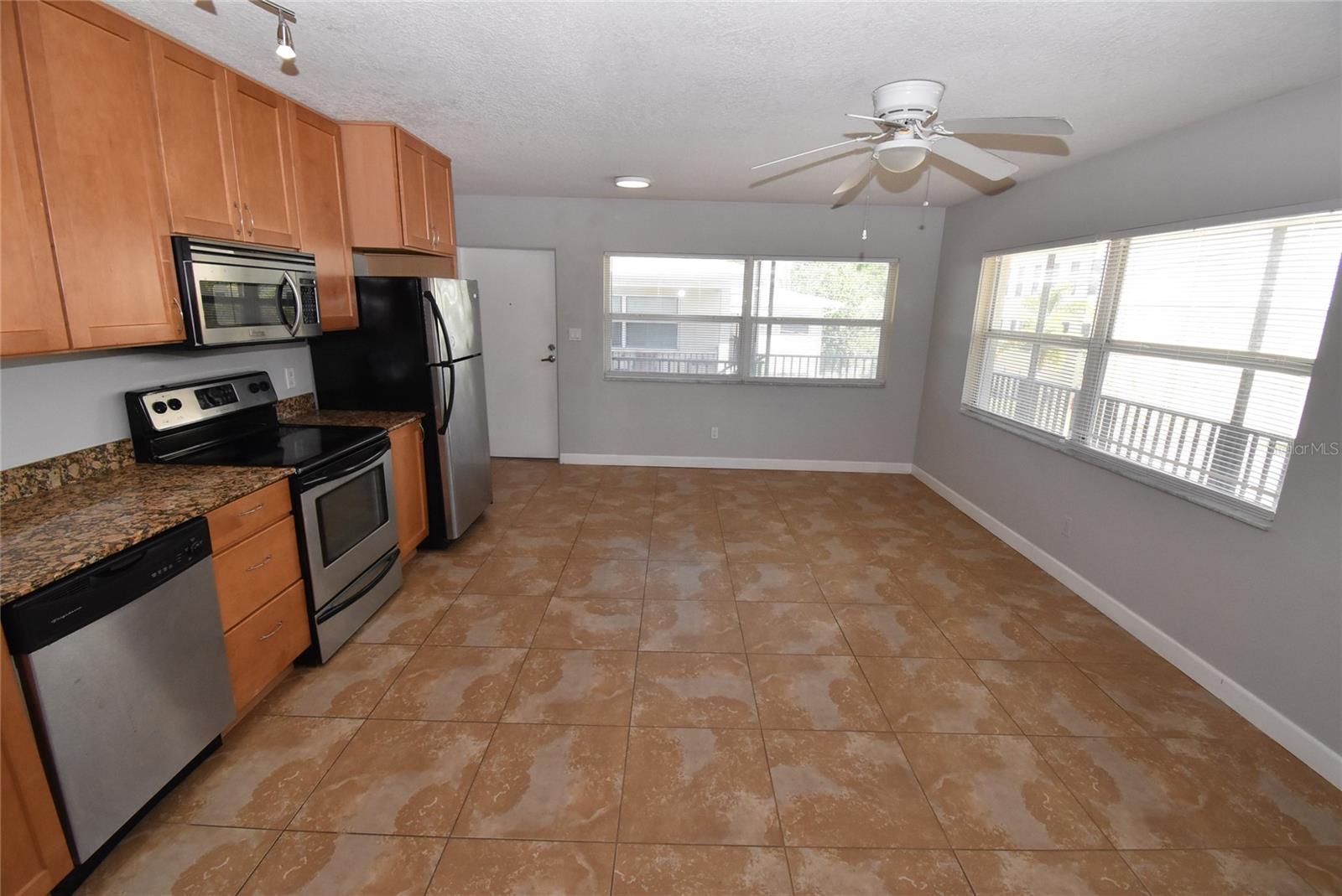 220 6TH AVE N #11, ST PETERSBURG, FL — photo 10