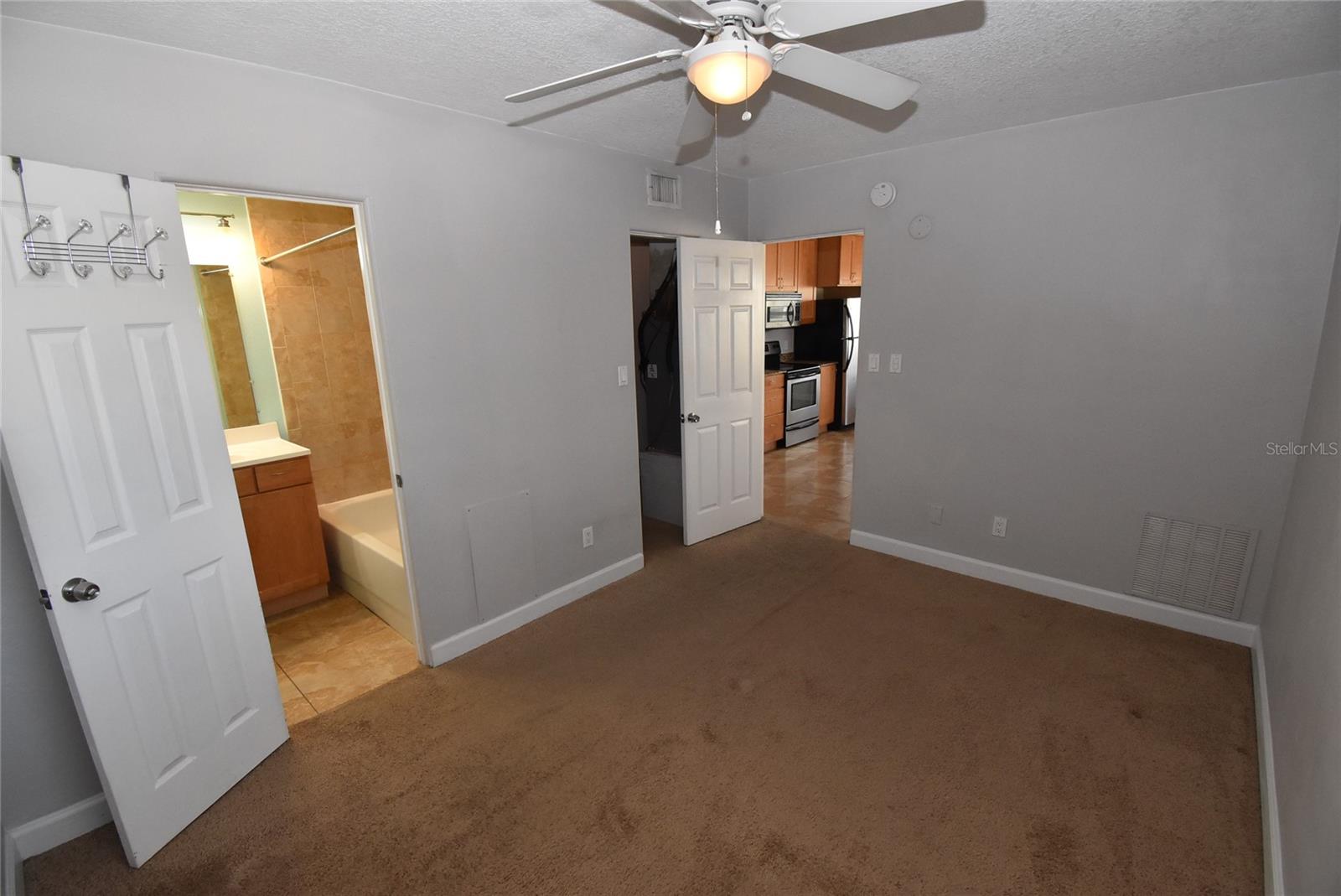 220 6TH AVE N #11, ST PETERSBURG, FL — photo 17