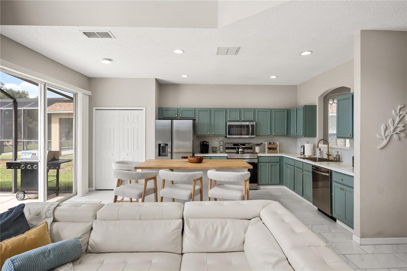 8675 LA ISLA DR, KISSIMMEE, FL — photo 9