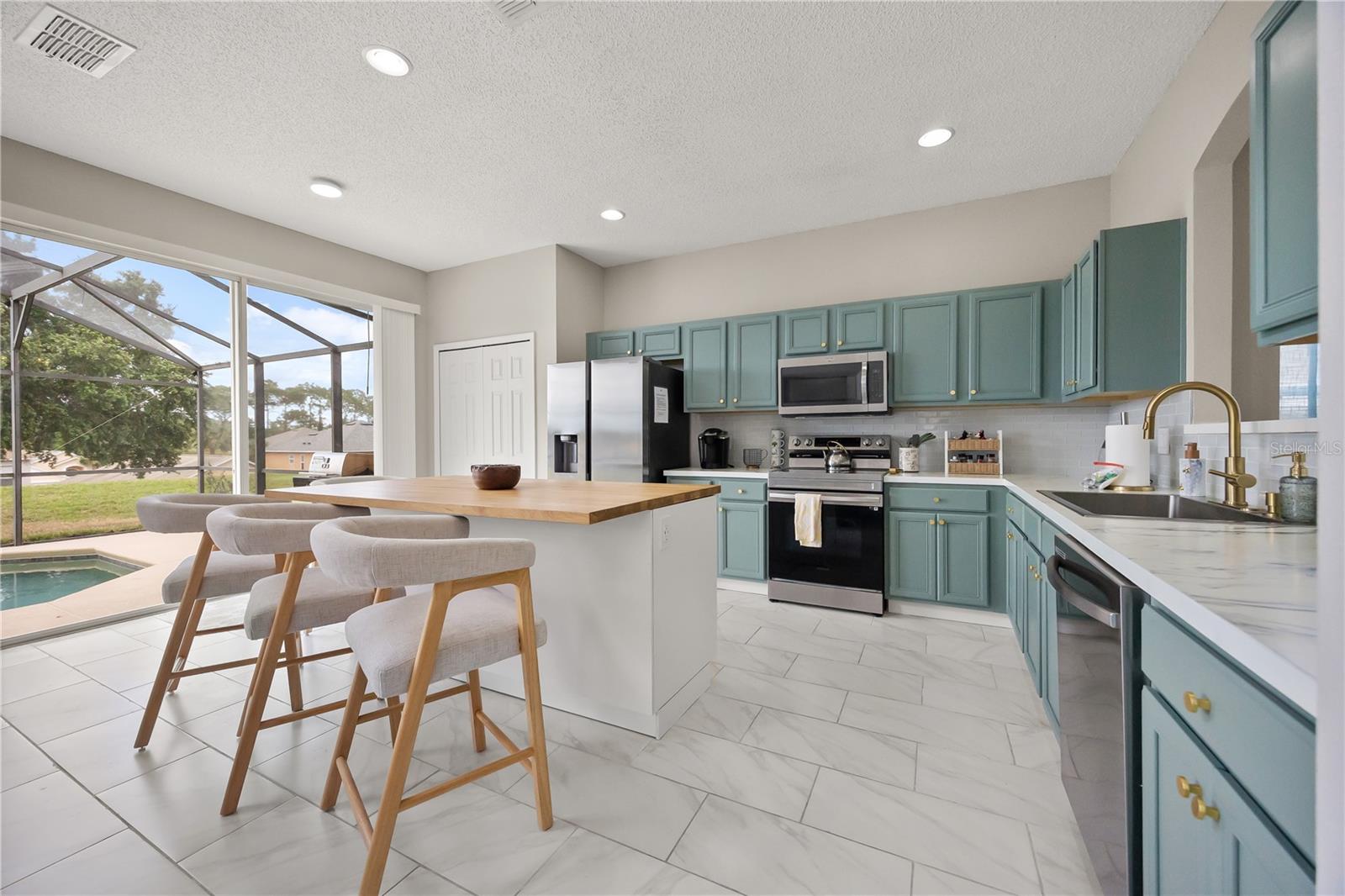 8675 LA ISLA DR, KISSIMMEE, FL — photo 12