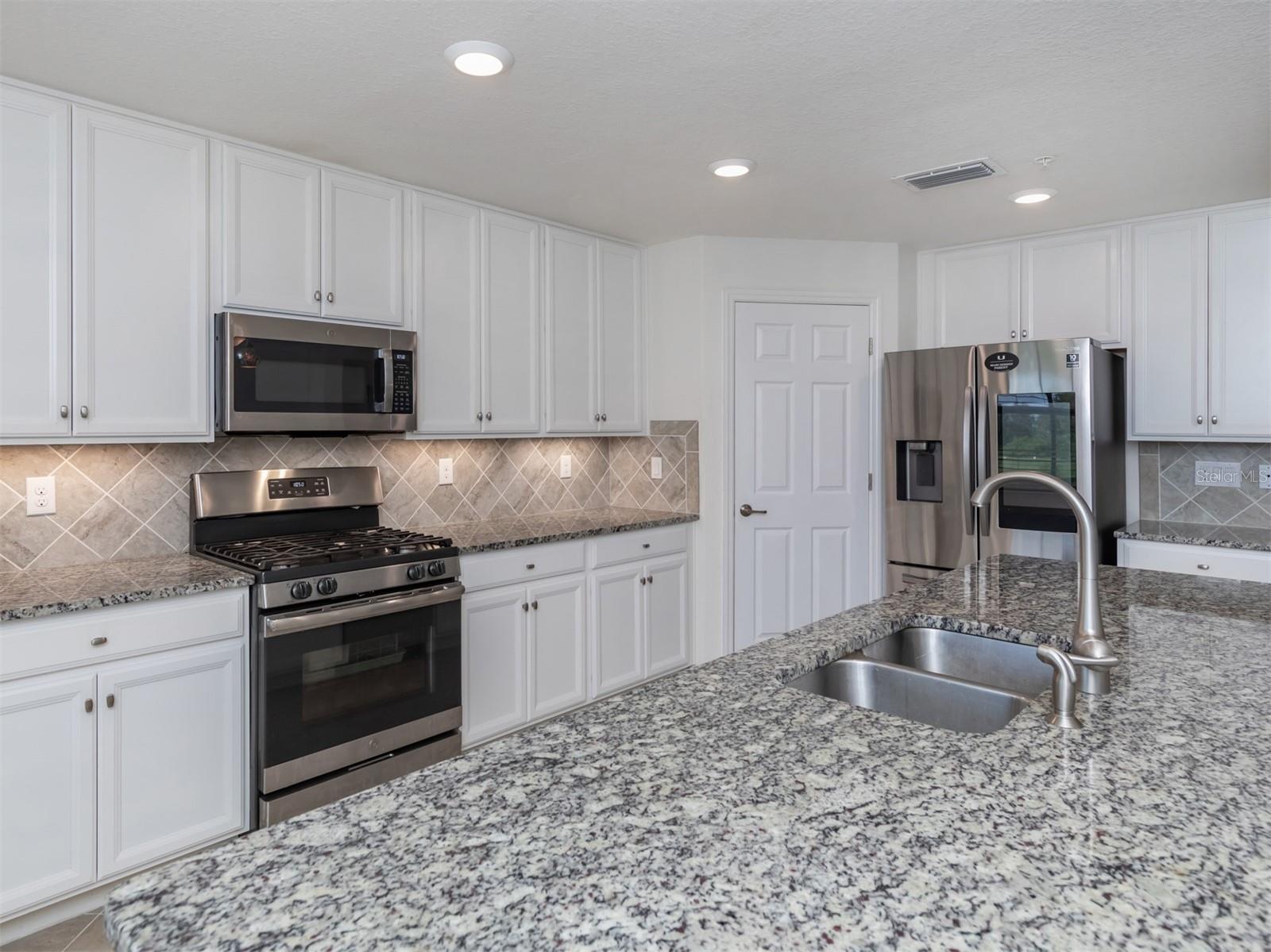 17637 GAWTHROP DR #104, BRADENTON, FL — photo 13
