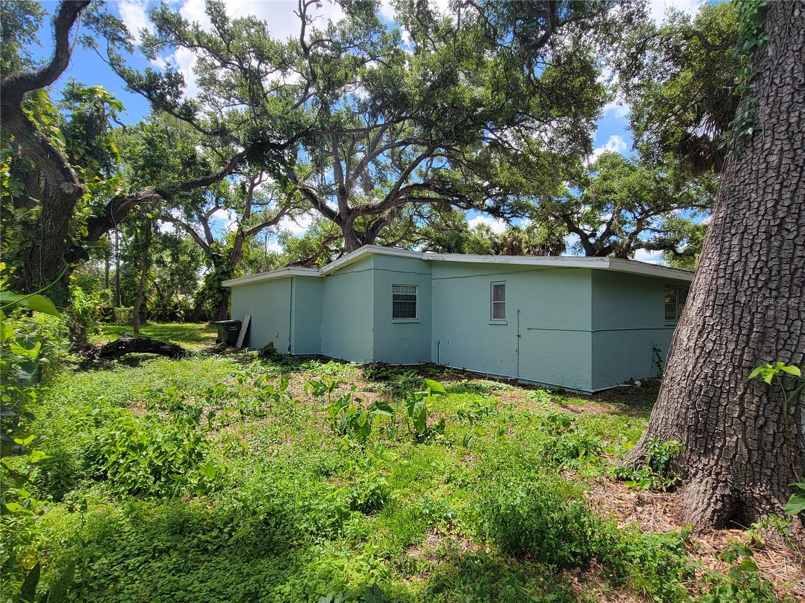 1375 MYRTLE ST, SARASOTA, FL — photo 6