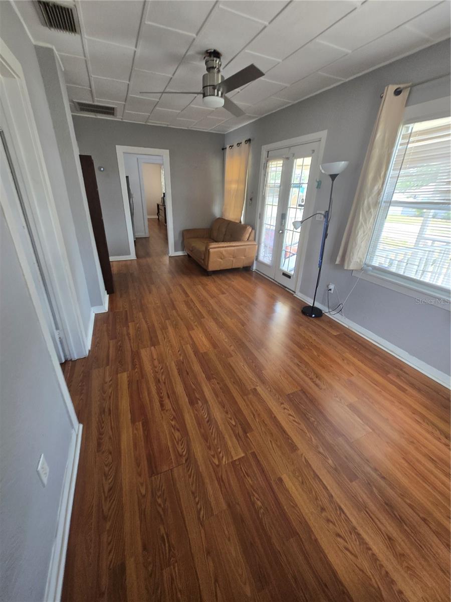 146 NE MADISON CIR N, ST PETERSBURG, FL — photo 10