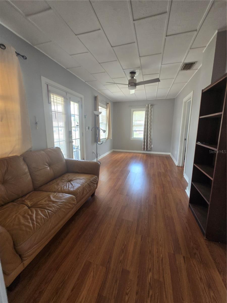 146 NE MADISON CIR N, ST PETERSBURG, FL — photo 11