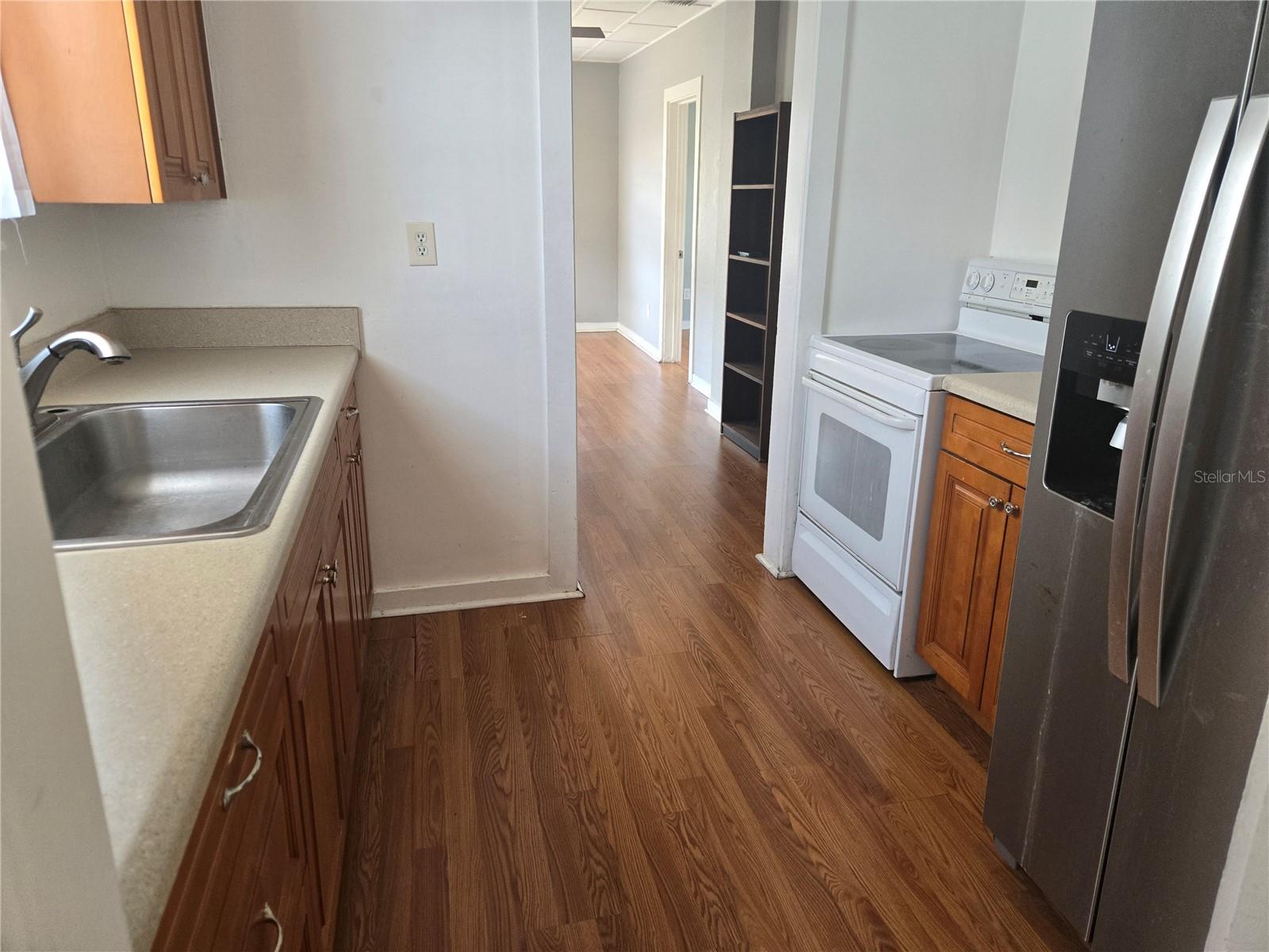 146 NE MADISON CIR N, ST PETERSBURG, FL — photo 13
