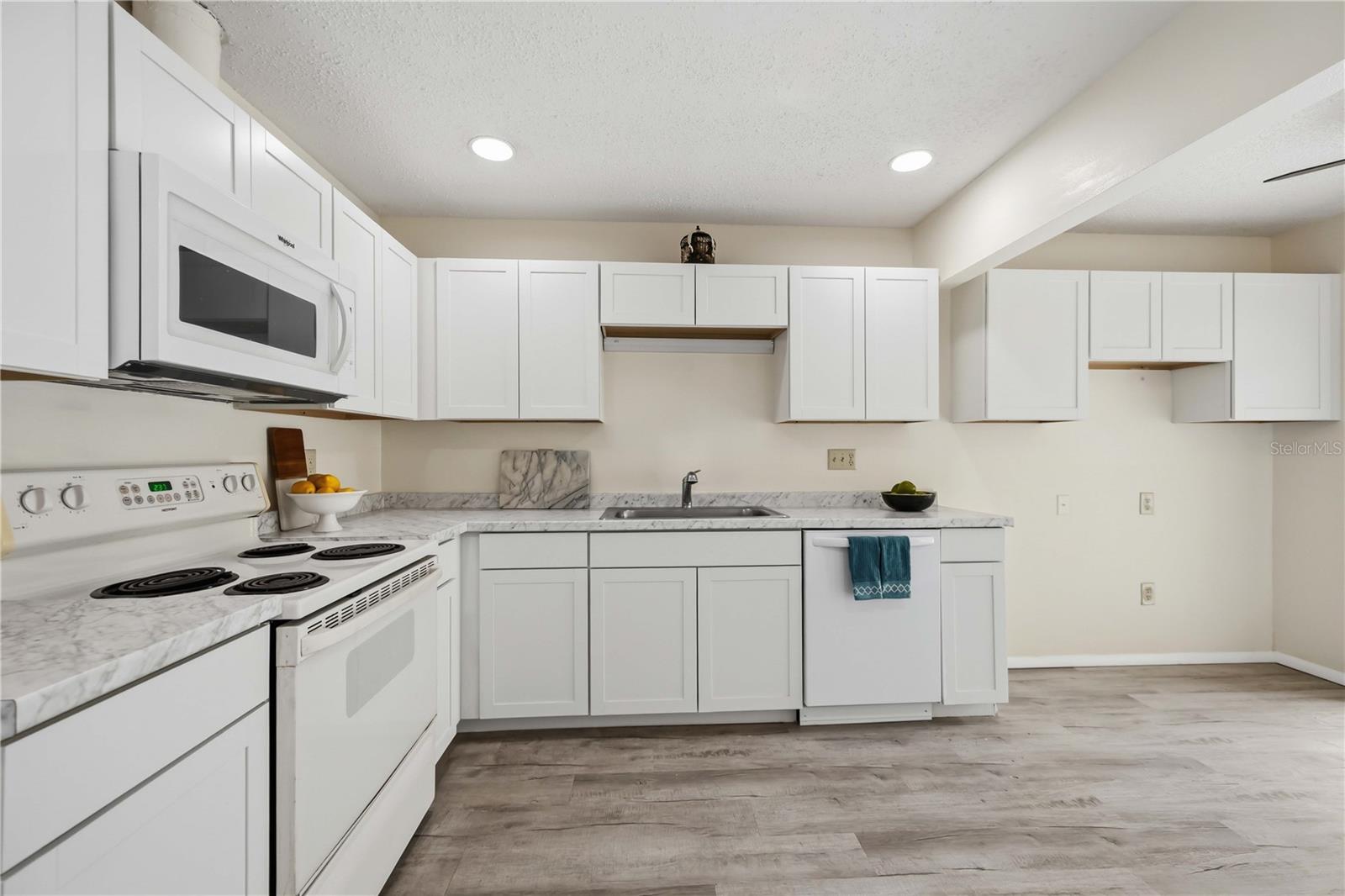 98 DRIFTING SANDS DR, VENICE, FL — photo 27