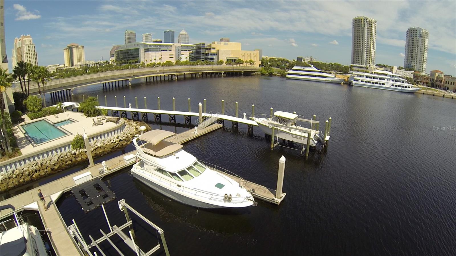 600 GARRISON COVE LANE #1, TAMPA, FL