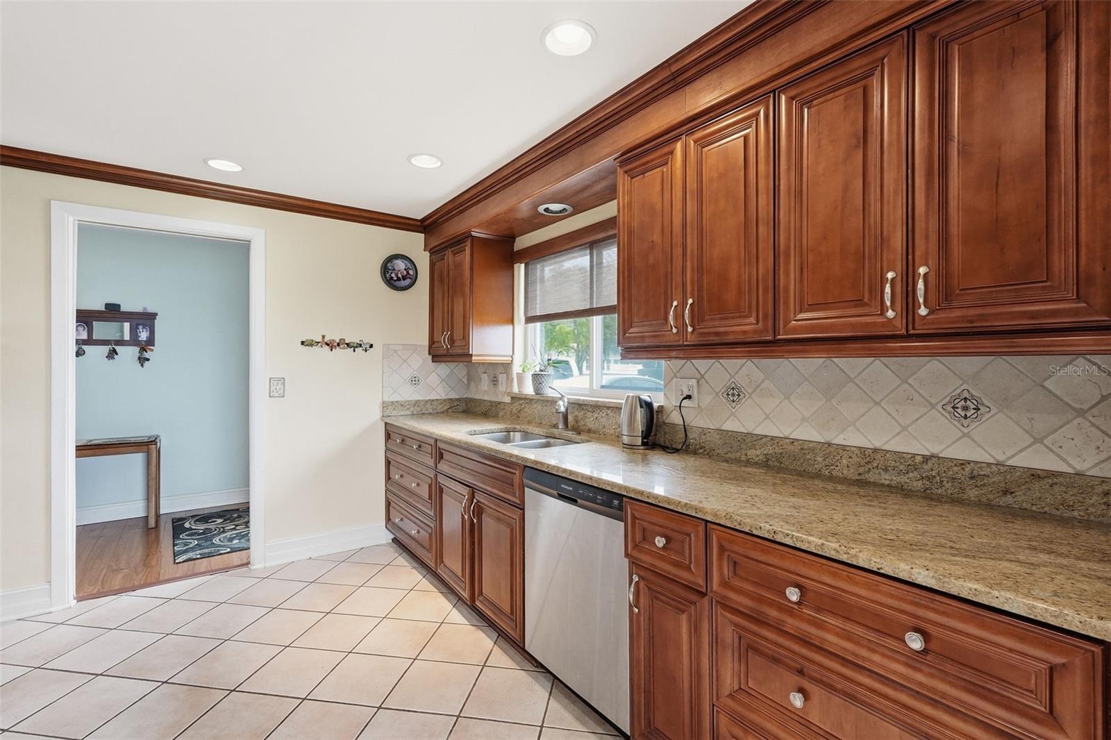 1963 EDGEWATER DR, CLEARWATER, FL — photo 36