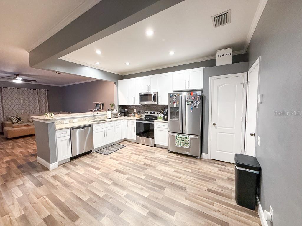 8505 SANDY BEACH ST, TAMPA, FL — photo 9