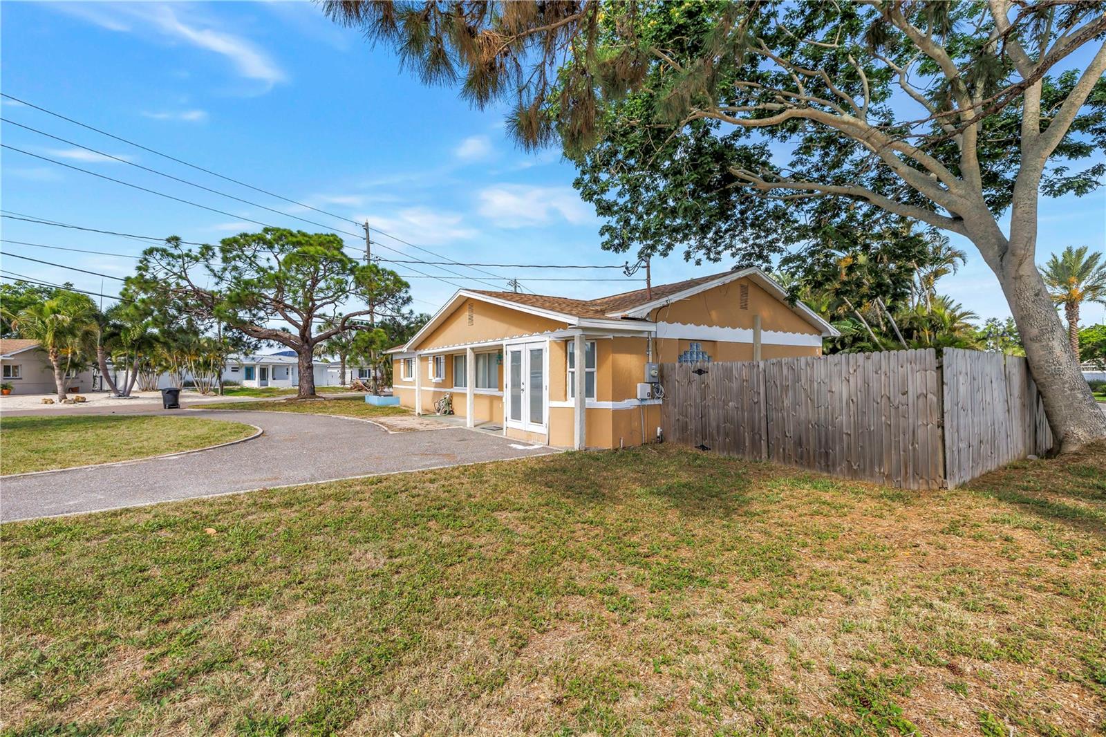 7901 CAUSEWAY BLVD S, ST PETERSBURG, FL — photo 9