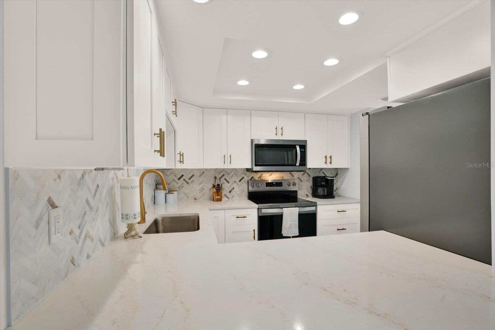 7530 SUNSHINE SKYWAY LN S #P7, ST PETERSBURG, FL — photo 7