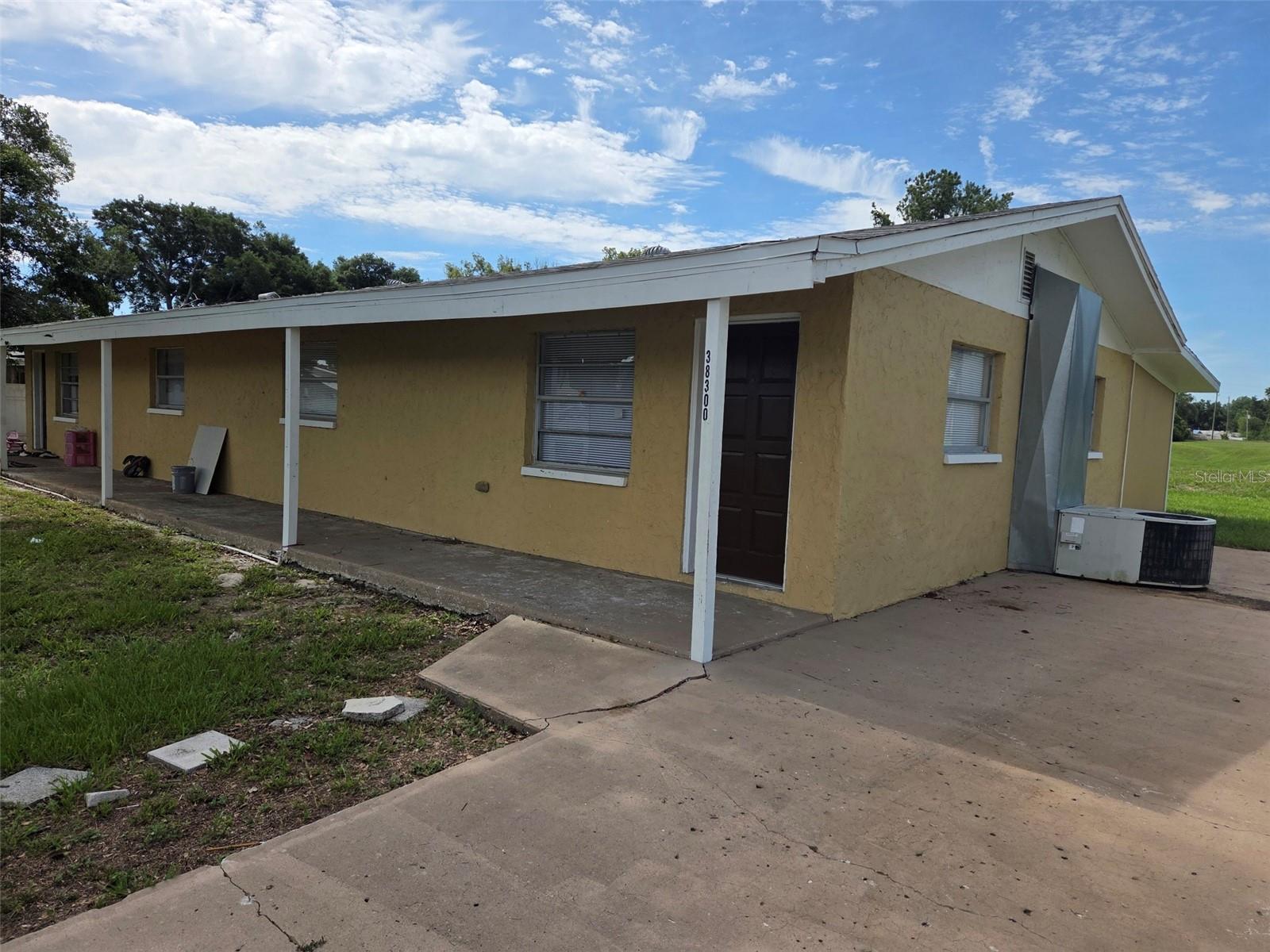 38300 HENRY DR, ZEPHYRHILLS, FL — photo 2
