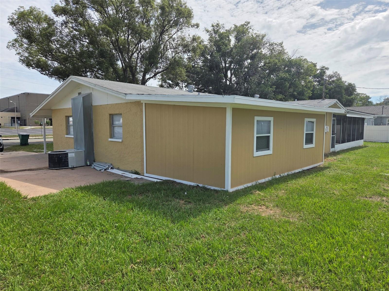 38300 HENRY DR, ZEPHYRHILLS, FL — photo 3