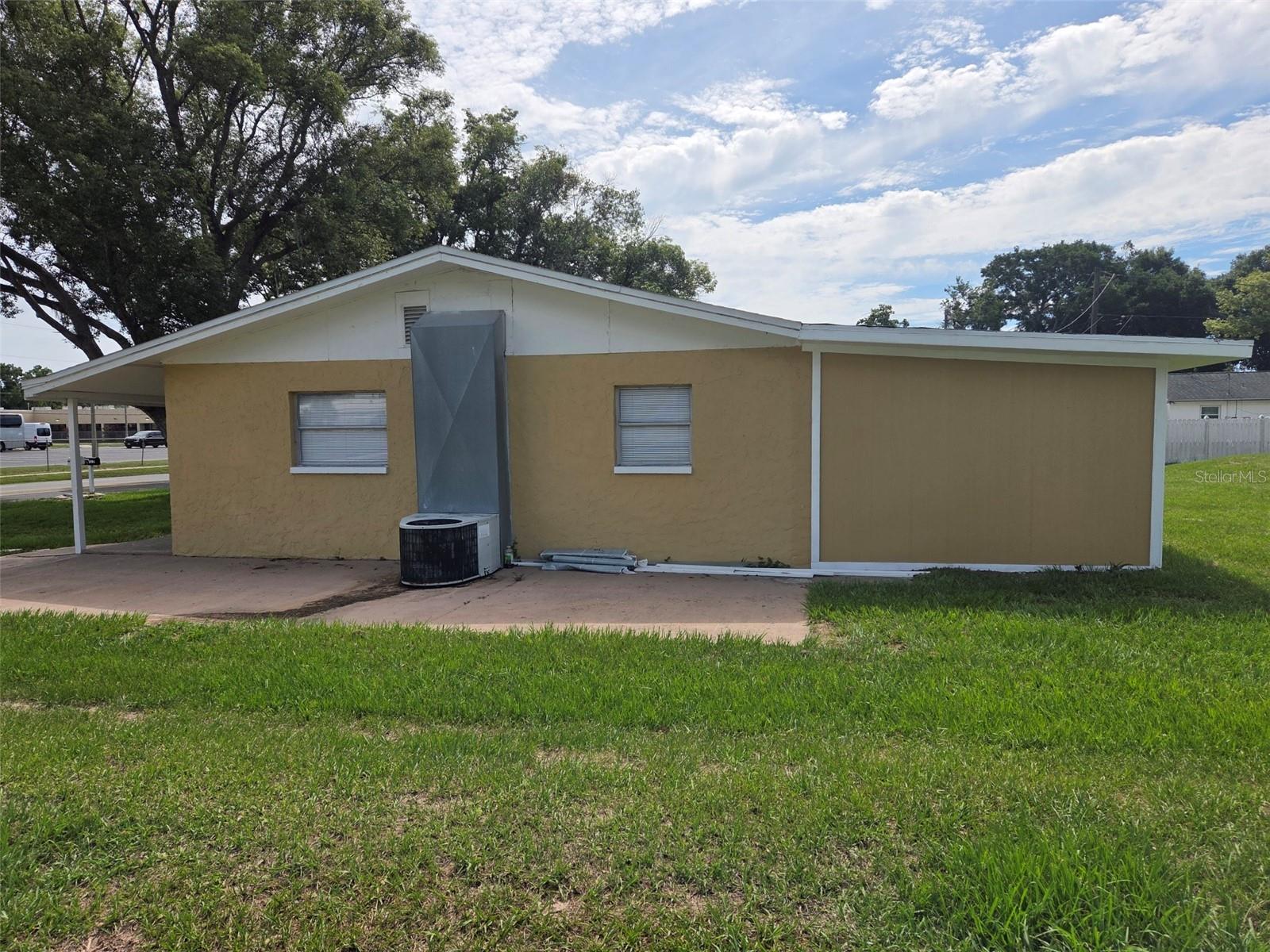 38300 HENRY DR, ZEPHYRHILLS, FL — photo 4