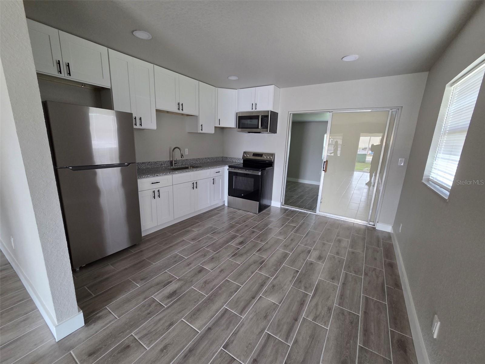 38300 HENRY DR, ZEPHYRHILLS, FL — photo 9