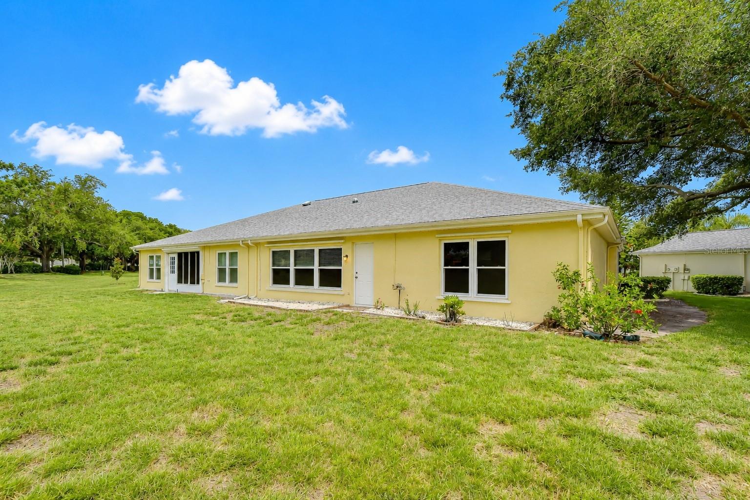 818 MCCALLISTER AVE, SUN CITY CENTER, FL — photo 2