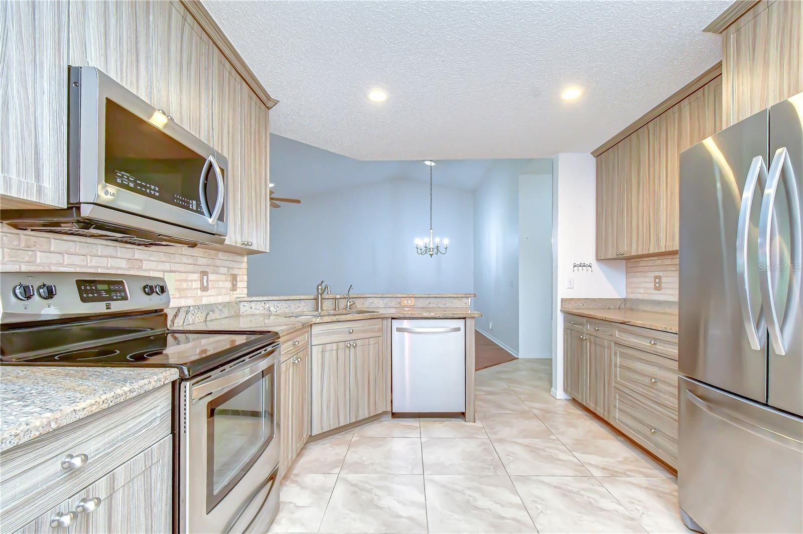 818 MCCALLISTER AVE, SUN CITY CENTER, FL — photo 8