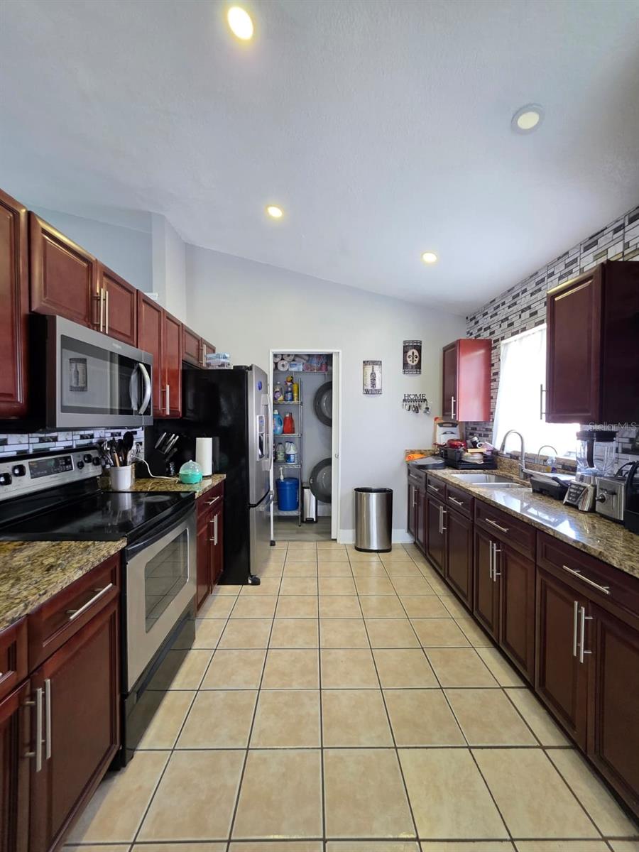 763 COUNTRY WOODS CIR, KISSIMMEE, FL — photo 17