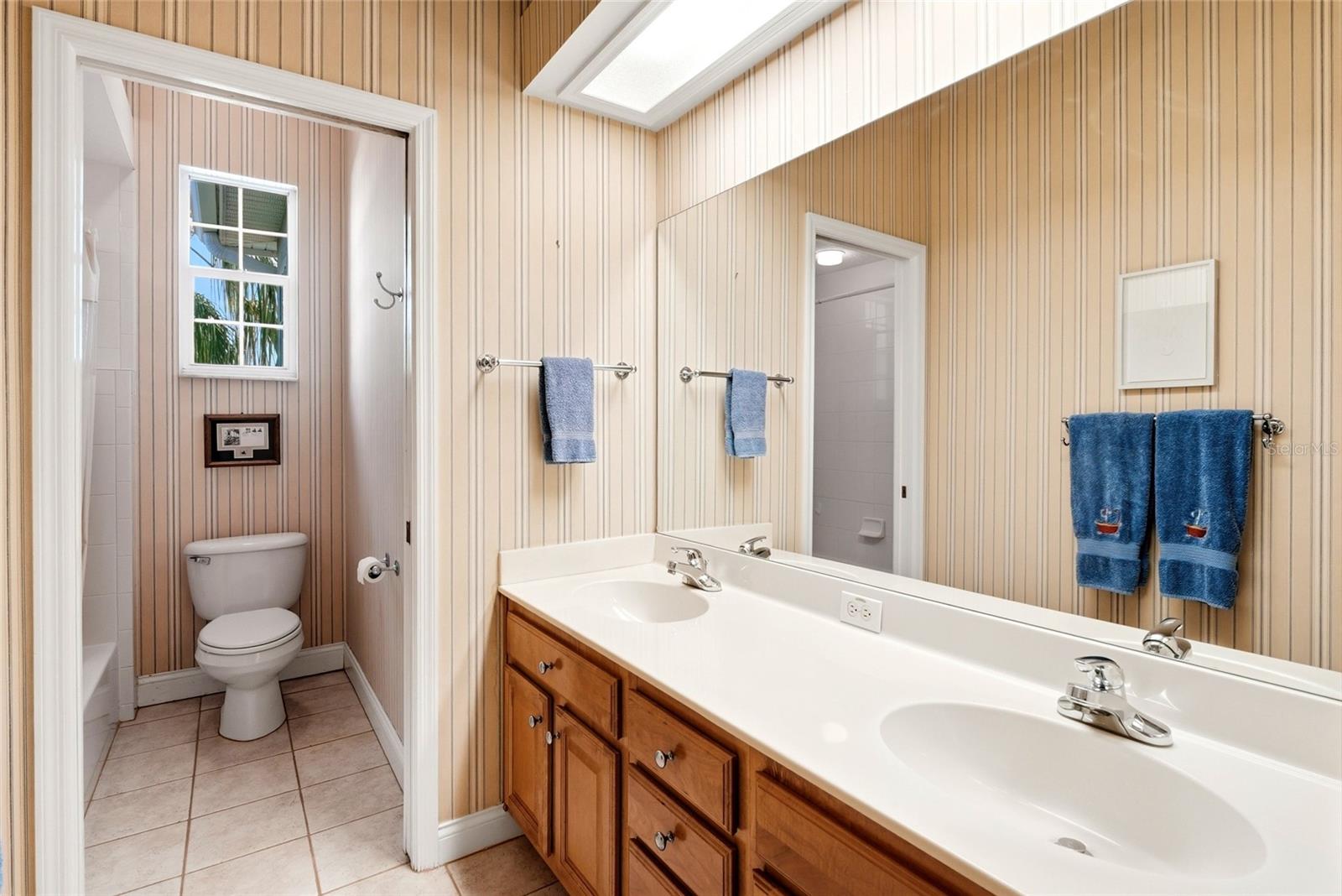 1246 DARLINGTON OAK CIR NE, ST PETERSBURG, FL — photo 43