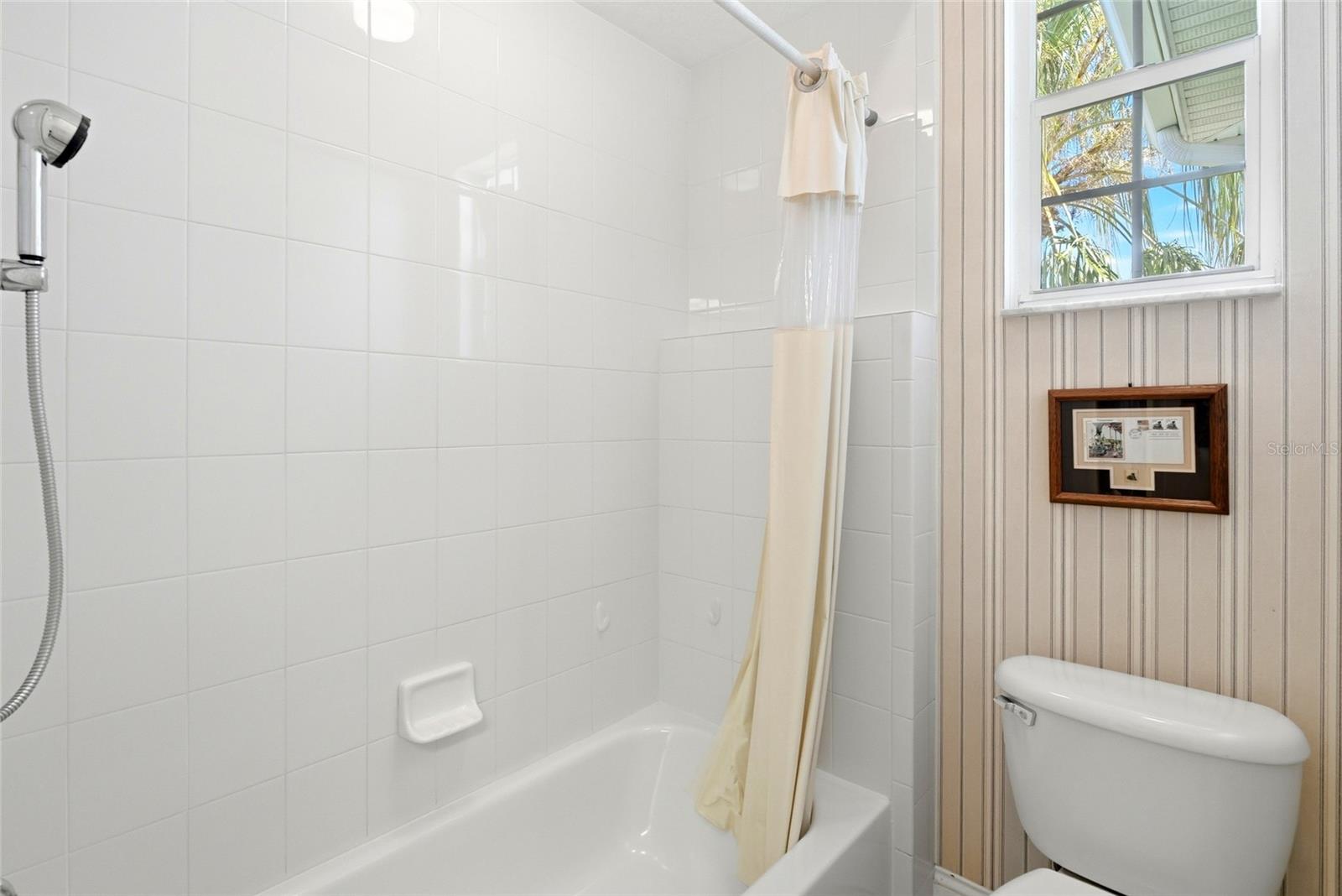 1246 DARLINGTON OAK CIR NE, ST PETERSBURG, FL — photo 44