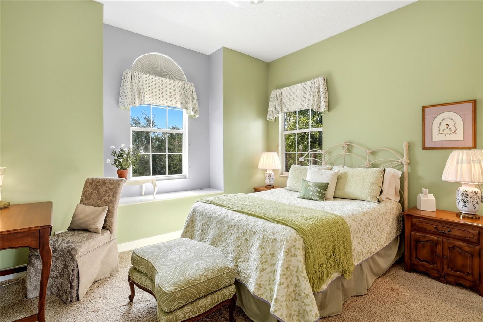 1246 DARLINGTON OAK CIR NE, ST PETERSBURG, FL — photo 46