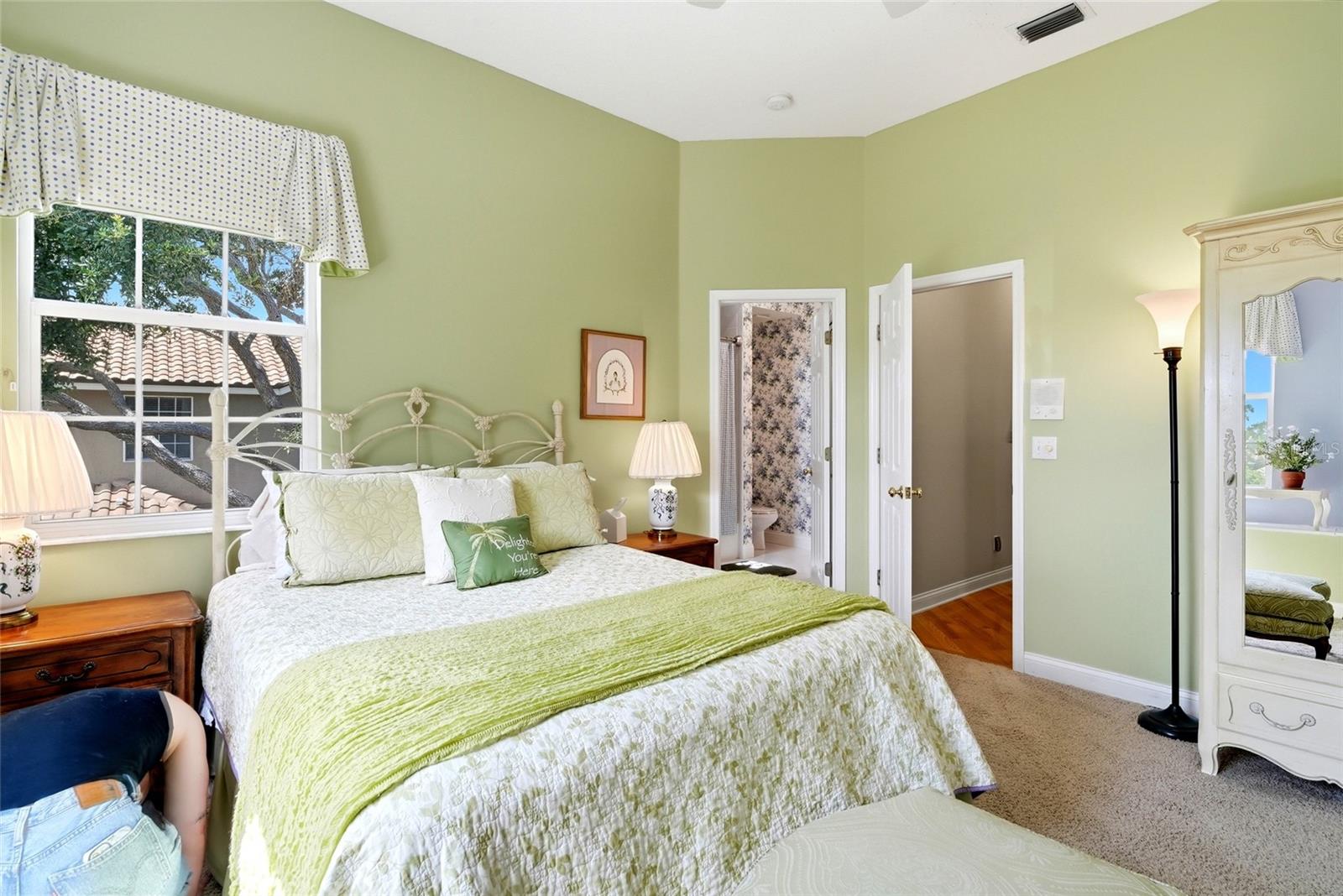 1246 DARLINGTON OAK CIR NE, ST PETERSBURG, FL — photo 47