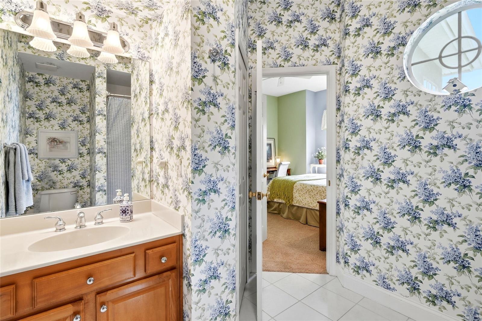 1246 DARLINGTON OAK CIR NE, ST PETERSBURG, FL — photo 50