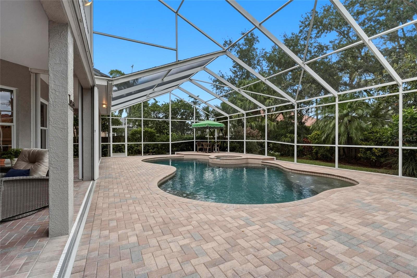 1246 DARLINGTON OAK CIR NE, ST PETERSBURG, FL — photo 57