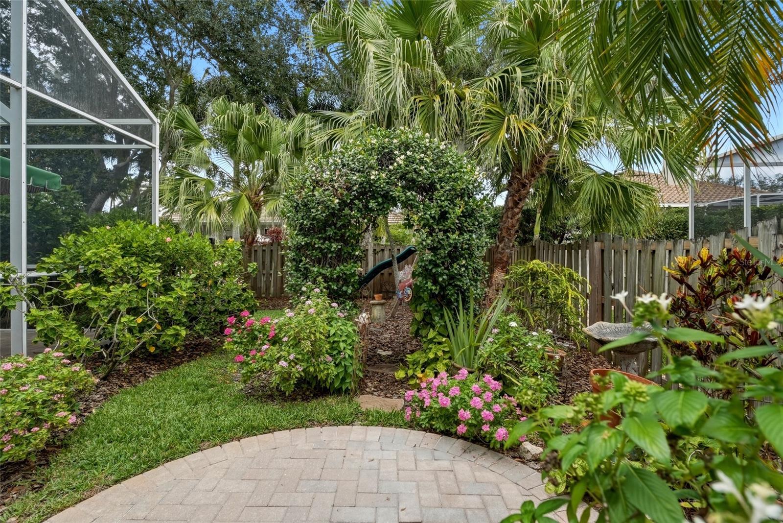 1246 DARLINGTON OAK CIR NE, ST PETERSBURG, FL — photo 68