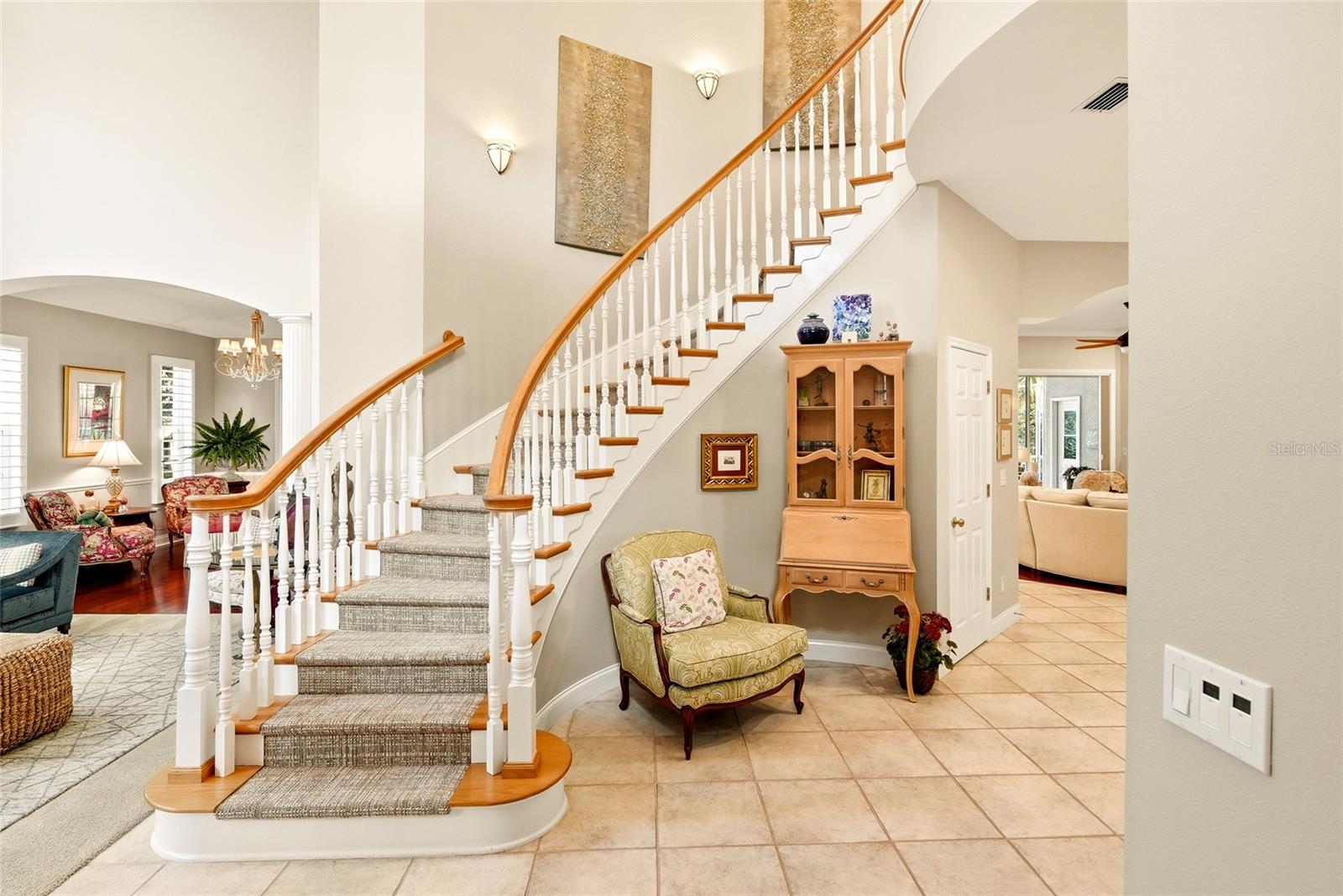 1246 DARLINGTON OAK CIR NE, ST PETERSBURG, FL — photo 2