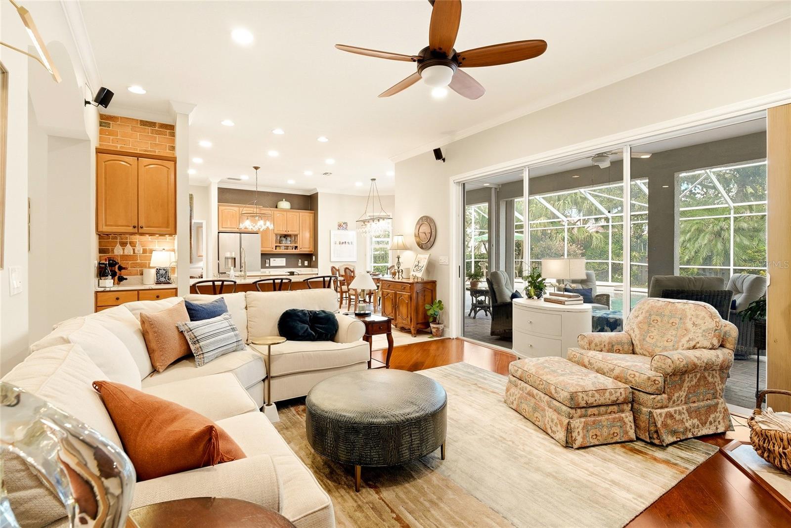 1246 DARLINGTON OAK CIR NE, ST PETERSBURG, FL — photo 17