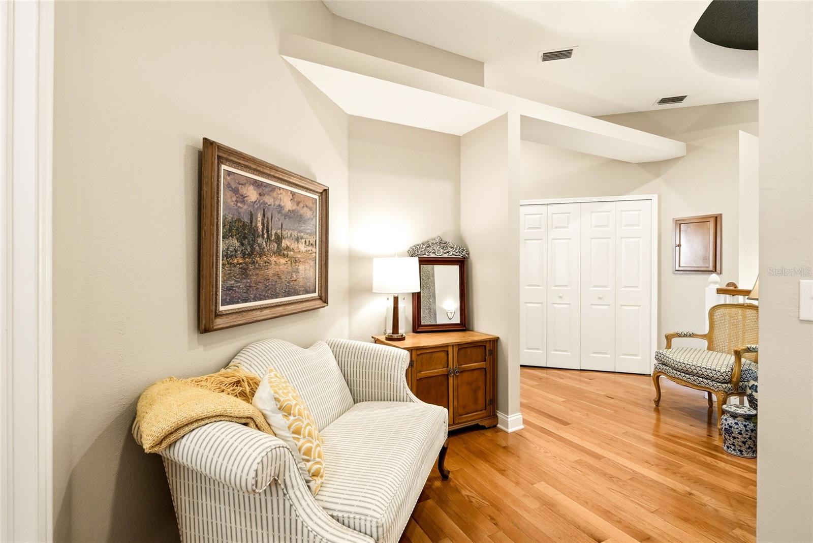 1246 DARLINGTON OAK CIR NE, ST PETERSBURG, FL — photo 23