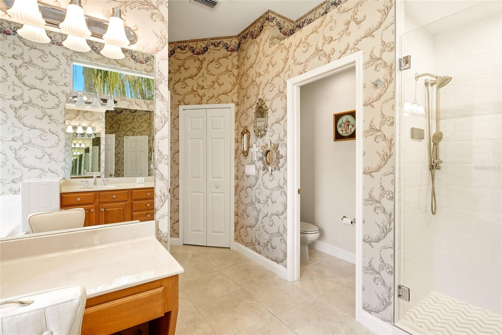 1246 DARLINGTON OAK CIR NE, ST PETERSBURG, FL — photo 30