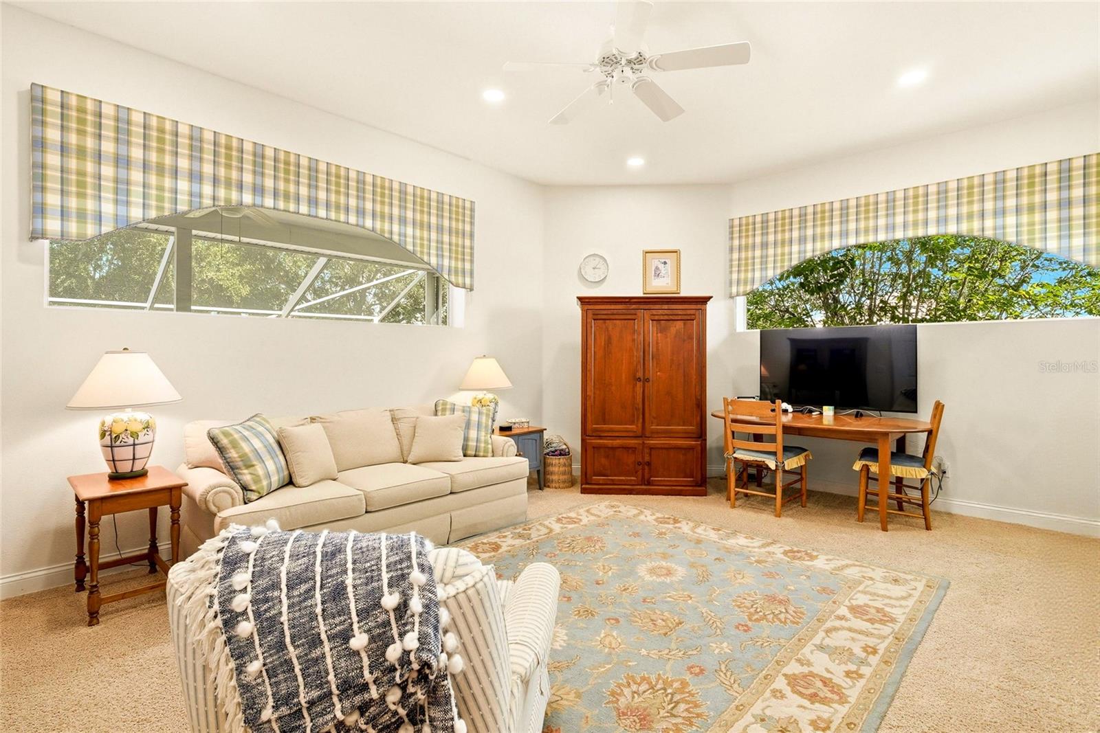 1246 DARLINGTON OAK CIR NE, ST PETERSBURG, FL — photo 38