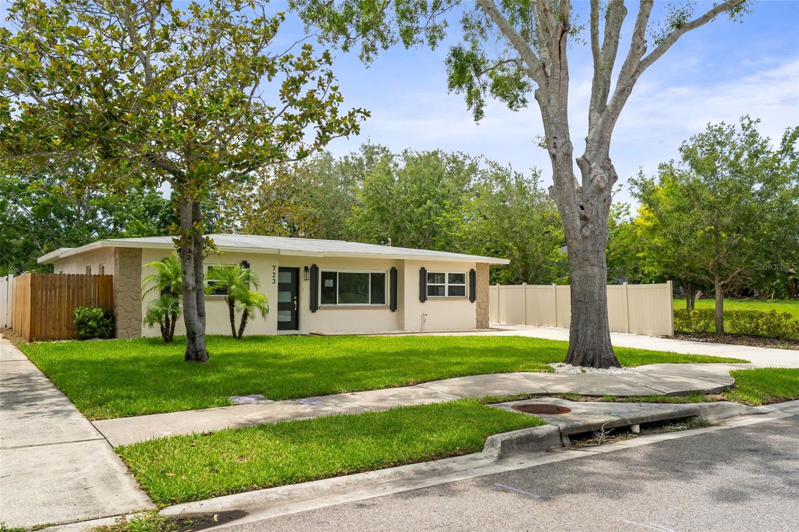 723 W BAYSHORE DR, TARPON SPRINGS, FL — photo 4