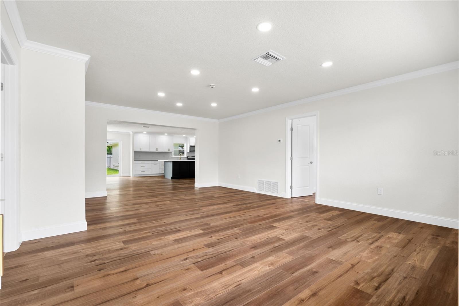 723 W BAYSHORE DR, TARPON SPRINGS, FL — photo 5
