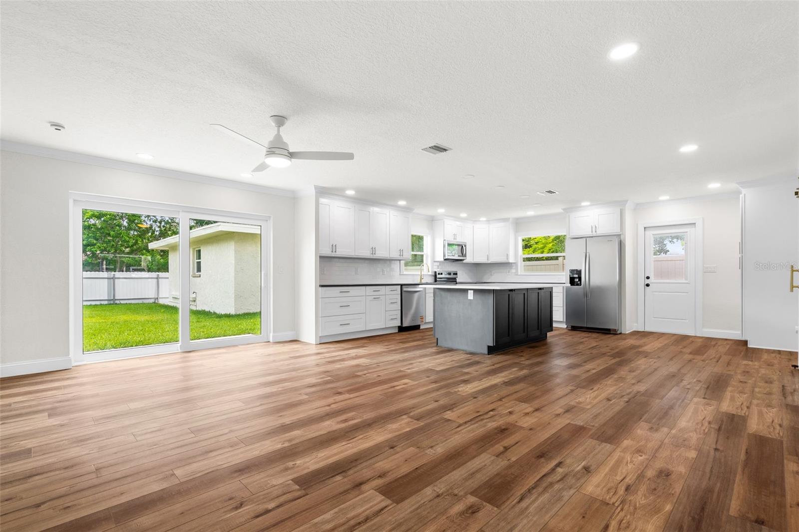 723 W BAYSHORE DR, TARPON SPRINGS, FL — photo 9