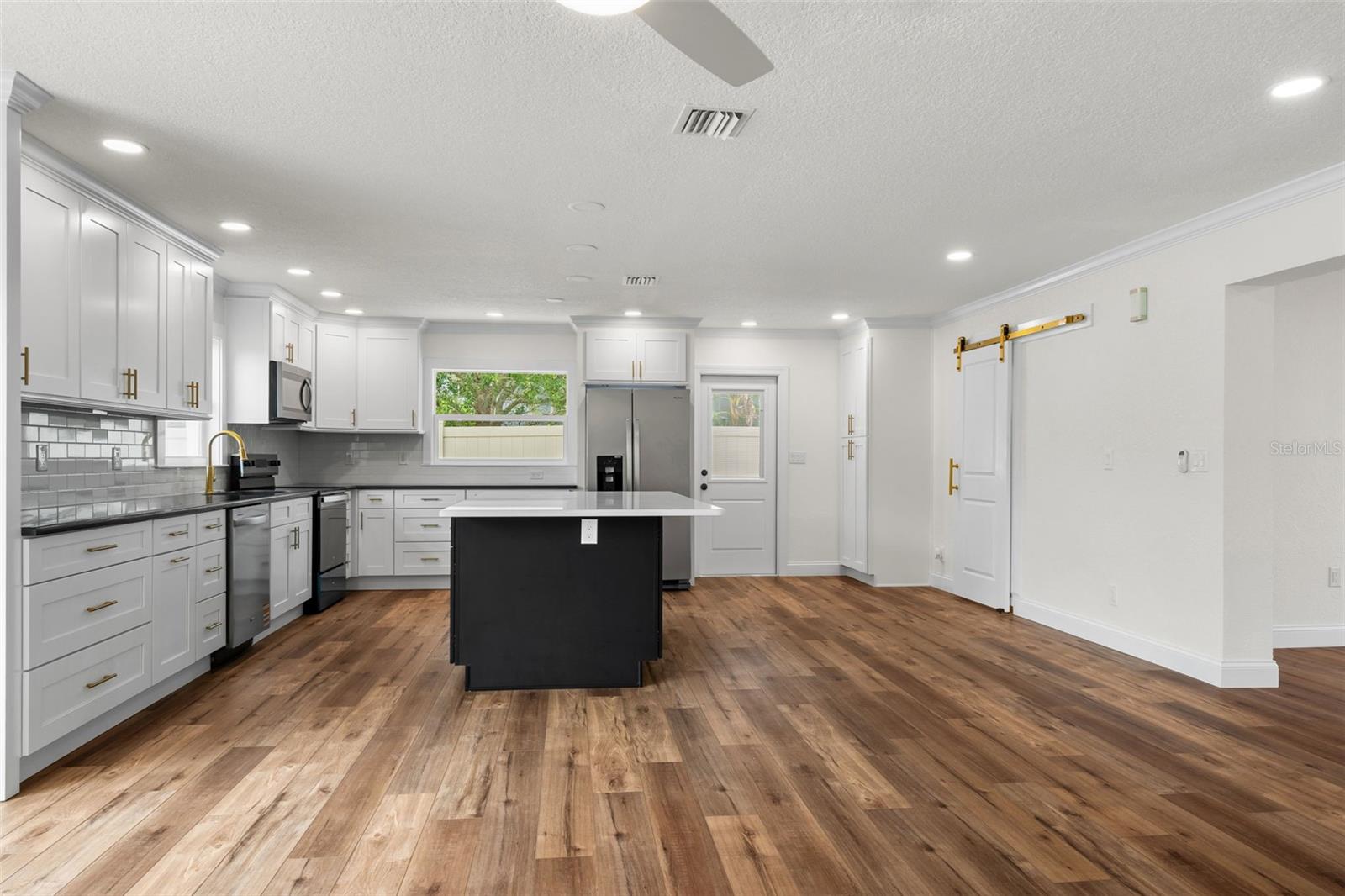 723 W BAYSHORE DR, TARPON SPRINGS, FL — photo 11