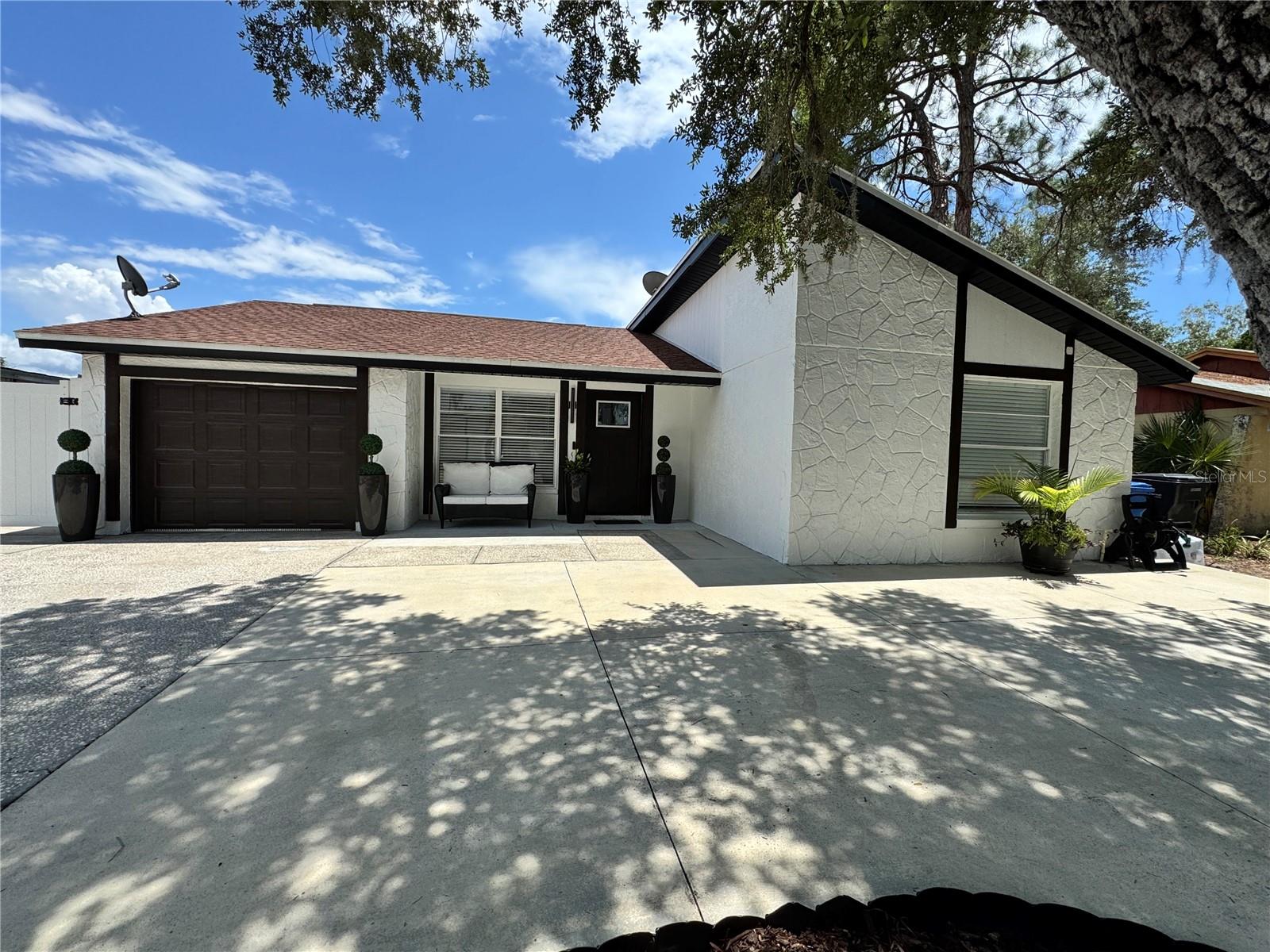 10114 BRIARWICK CT, TAMPA, FL — photo 2