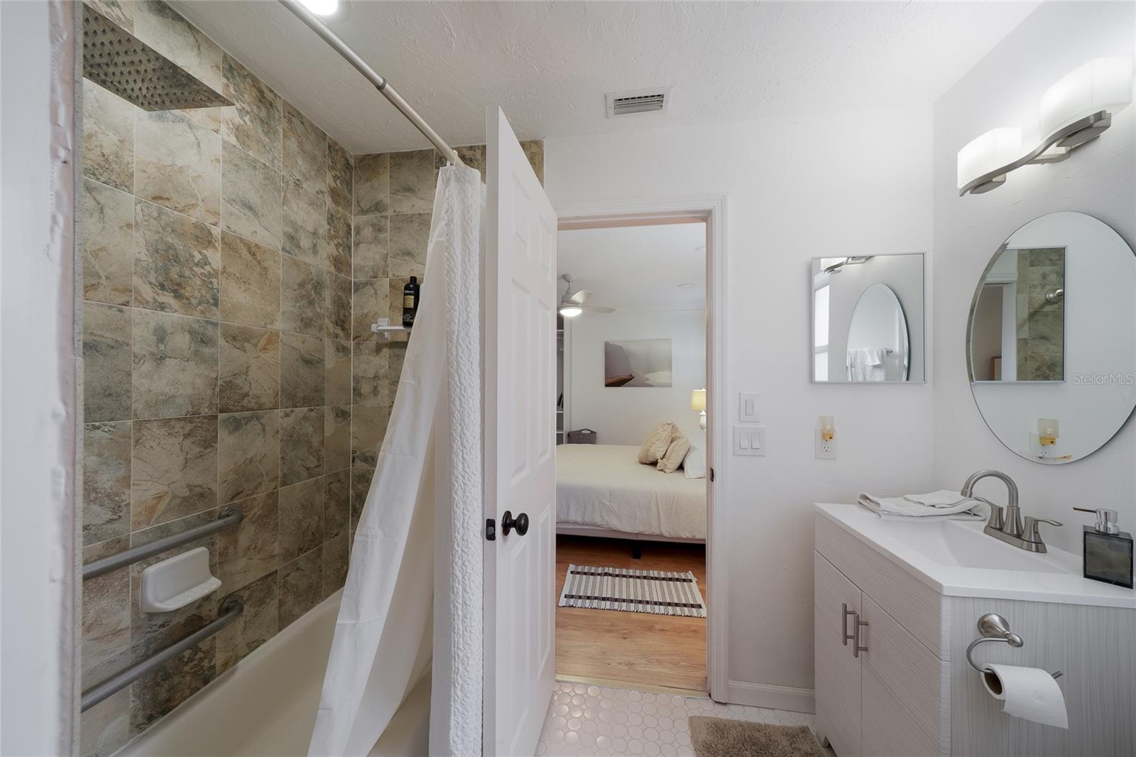 643 MOBILE RD, VENICE, FL — photo 22