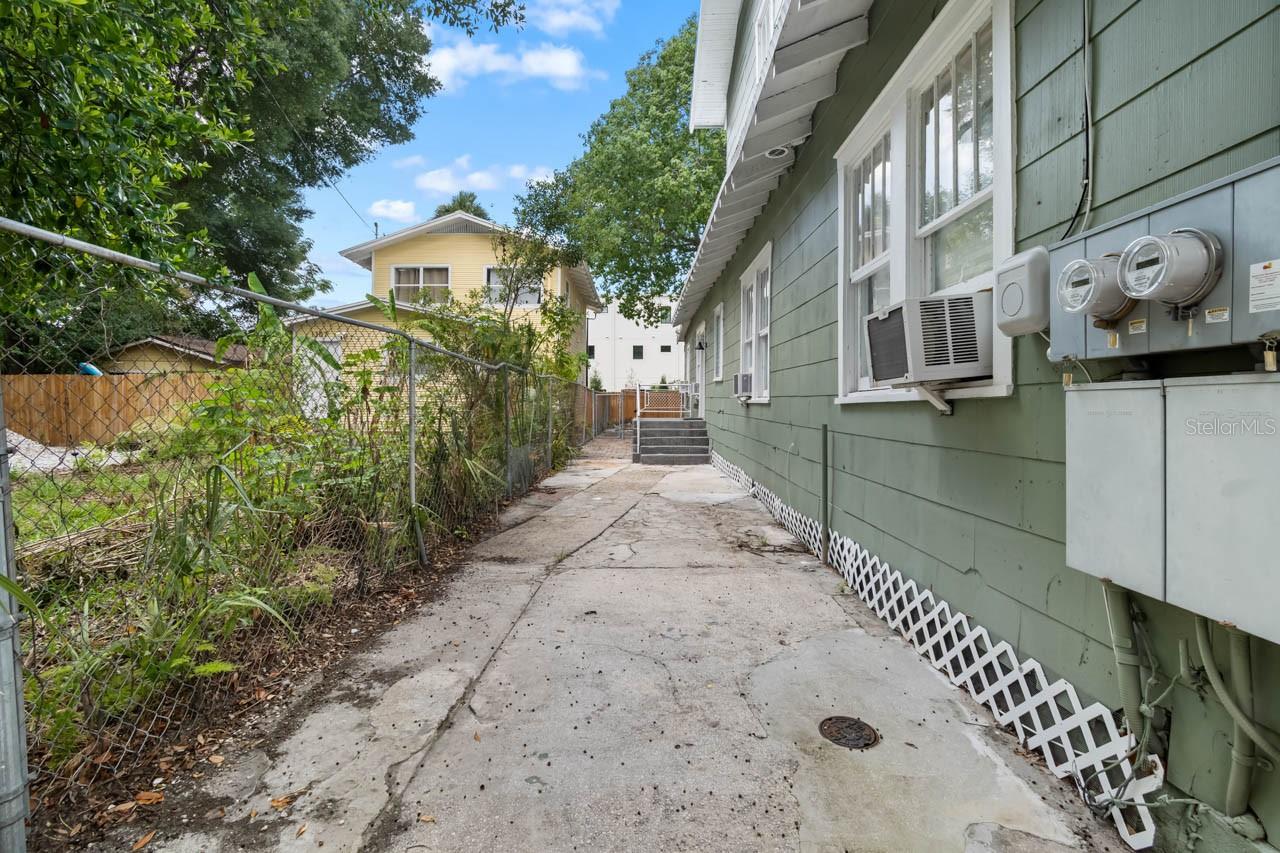 1305 E 17TH AVE, TAMPA, FL — photo 23