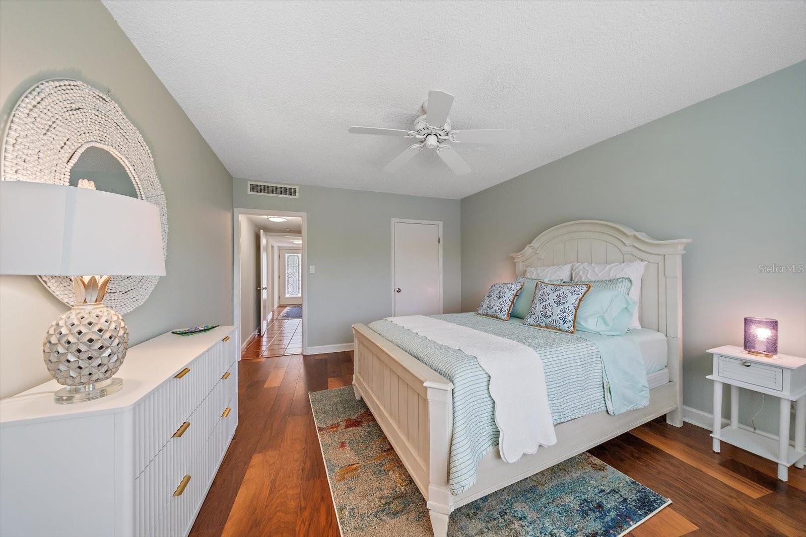 100 SANDS POINT RD #303, LONGBOAT KEY, FL — photo 32
