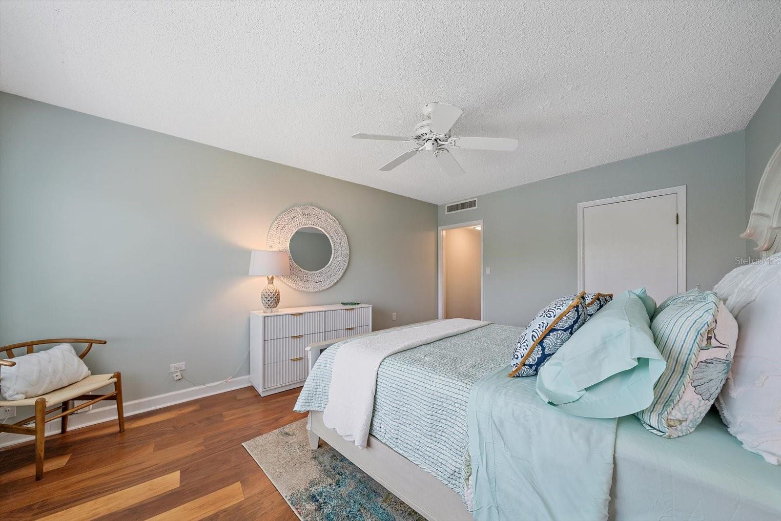 100 SANDS POINT RD #303, LONGBOAT KEY, FL — photo 33