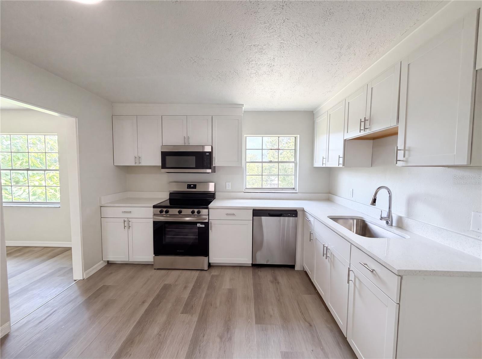 333 E CHELSEA ST, DELAND, FL — photo 2