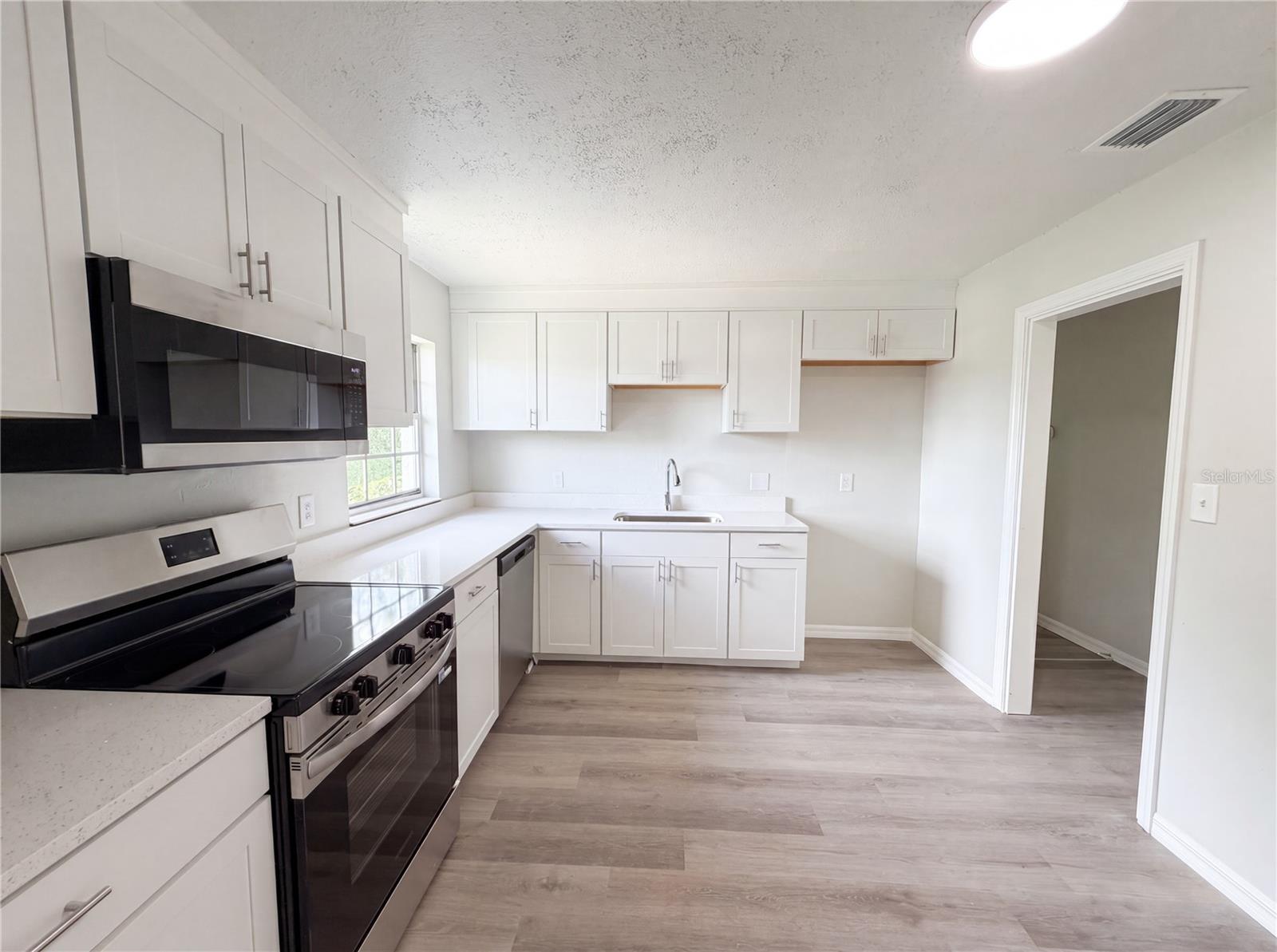 333 E CHELSEA ST, DELAND, FL — photo 9
