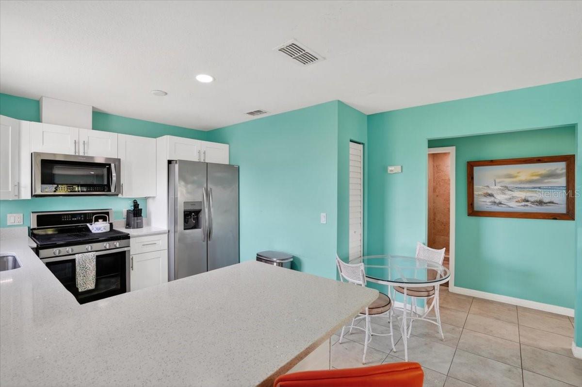 3303 6TH AVE #B, HOLMES BEACH, FL — photo 10