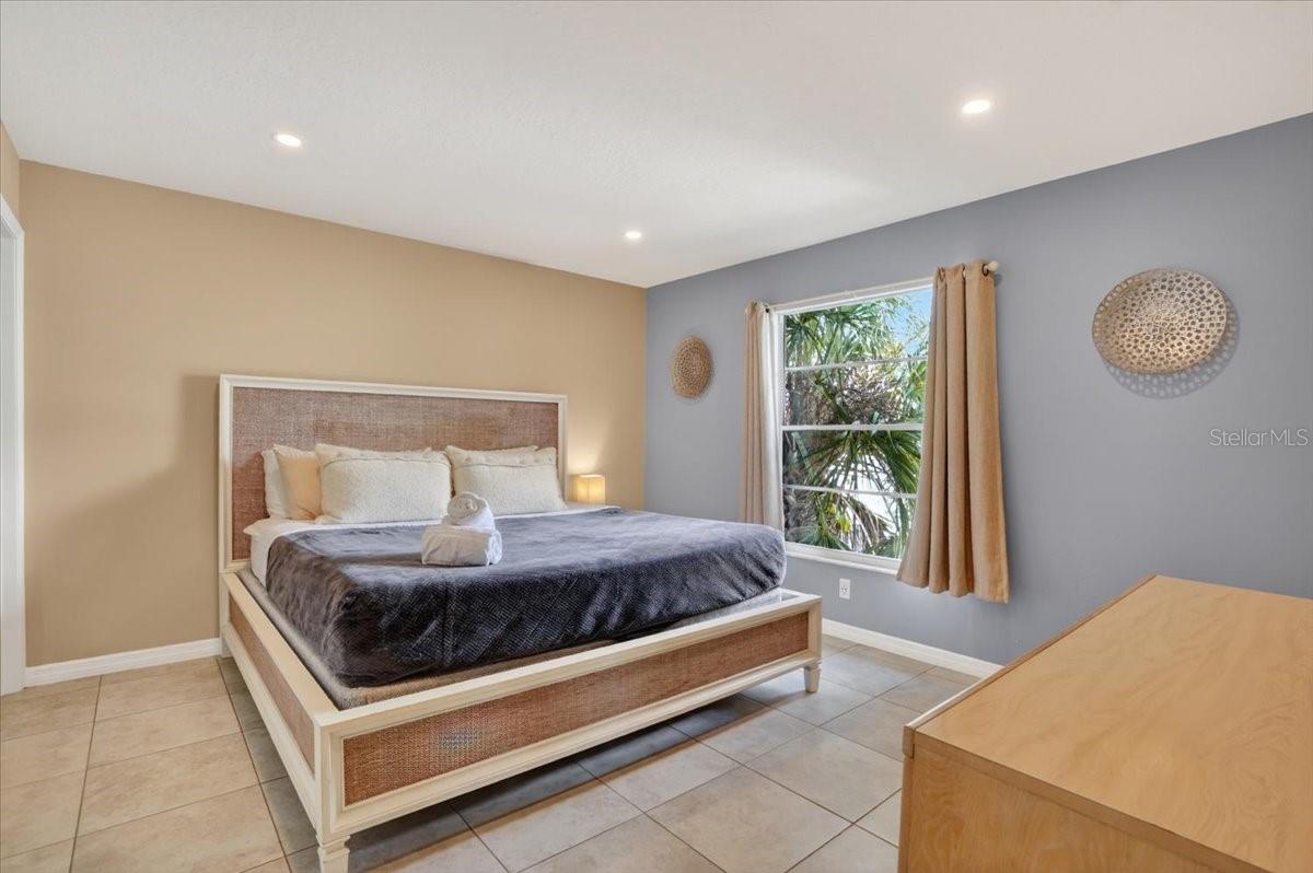 3303 6TH AVE #B, HOLMES BEACH, FL — photo 26